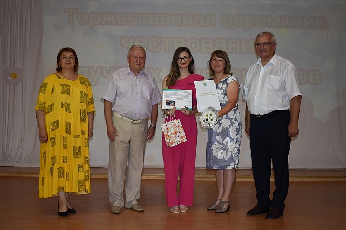 В Кинешме чествовали выпускников - медалистов 2024 года фото 54