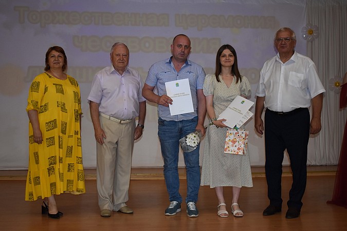 В Кинешме чествовали выпускников - медалистов 2024 года фото 32