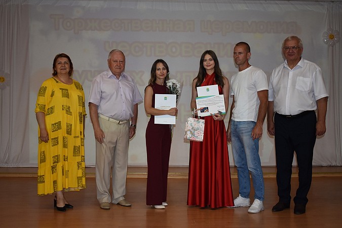 В Кинешме чествовали выпускников - медалистов 2024 года фото 19