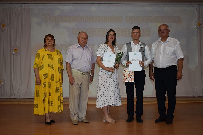 В Кинешме чествовали выпускников - медалистов 2024 года фото 59