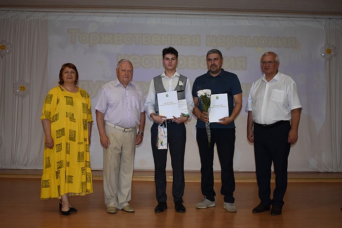 В Кинешме чествовали выпускников - медалистов 2024 года фото 42