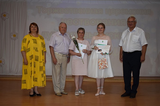 В Кинешме чествовали выпускников - медалистов 2024 года фото 53