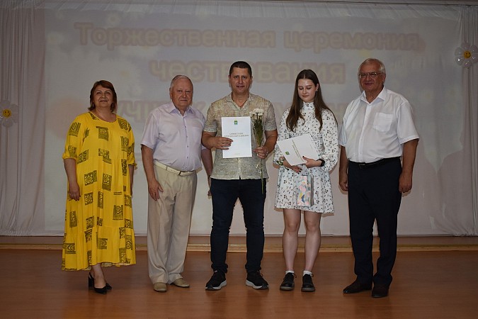 В Кинешме чествовали выпускников - медалистов 2024 года фото 49