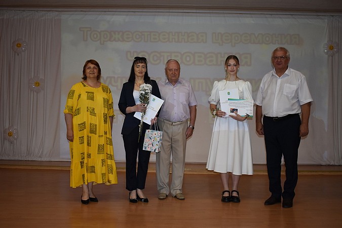 В Кинешме чествовали выпускников - медалистов 2024 года фото 65