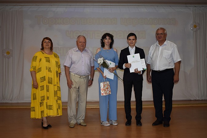 В Кинешме чествовали выпускников - медалистов 2024 года фото 68