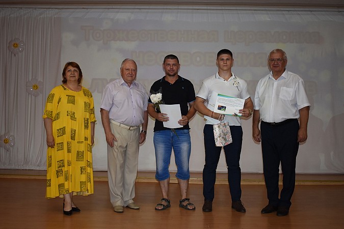 В Кинешме чествовали выпускников - медалистов 2024 года фото 5