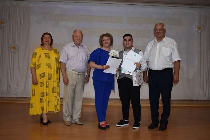 В Кинешме чествовали выпускников - медалистов 2024 года фото 60