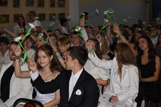 В Кинешме чествовали выпускников - медалистов 2024 года фото 41