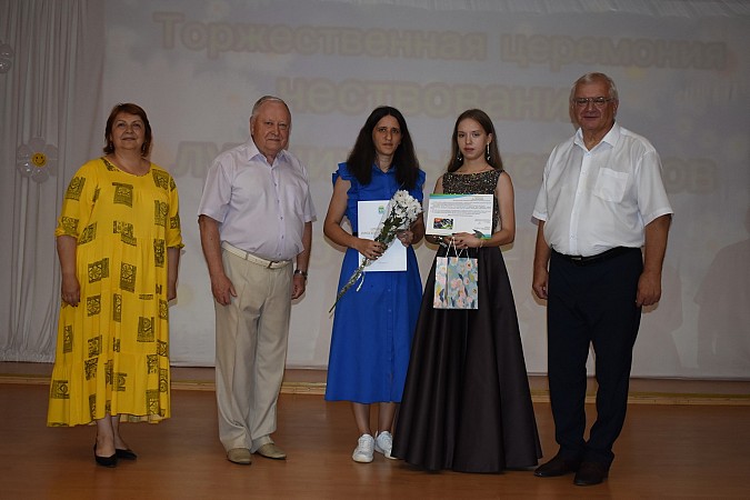 В Кинешме чествовали выпускников - медалистов 2024 года фото 64