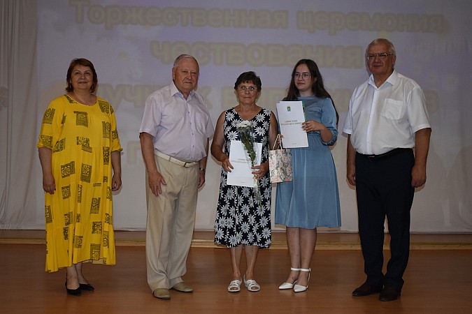 В Кинешме чествовали выпускников - медалистов 2024 года фото 31