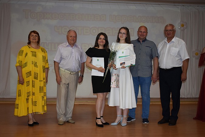 В Кинешме чествовали выпускников - медалистов 2024 года фото 61