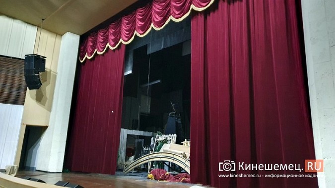 Занавес из испанского бархата и новое оборудование: Кинешемский театр готовится к сезону фото 16