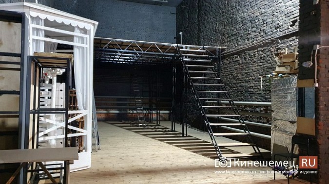 Занавес из испанского бархата и новое оборудование: Кинешемский театр готовится к сезону фото 13