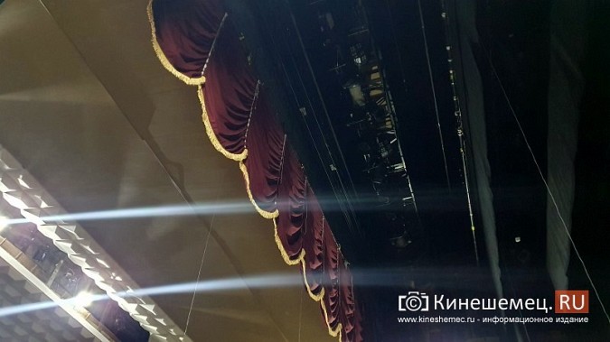 Занавес из испанского бархата и новое оборудование: Кинешемский театр готовится к сезону фото 18