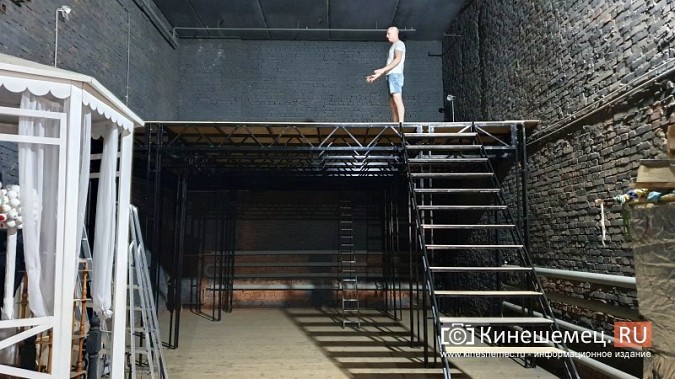 Занавес из испанского бархата и новое оборудование: Кинешемский театр готовится к сезону фото 14