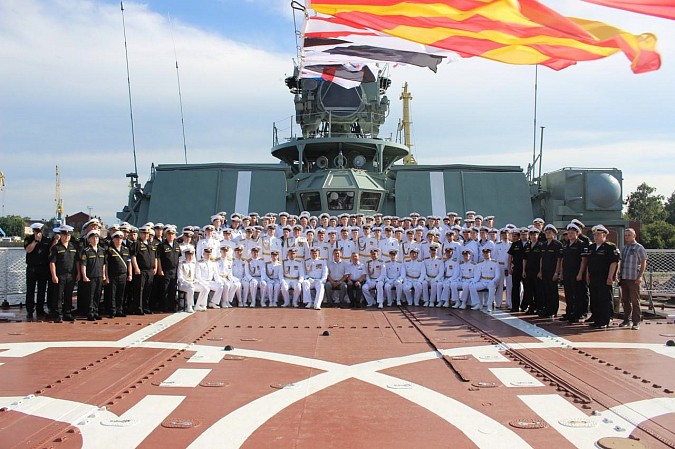 Делегация Кинешемского района побывала на противолодочном корабле «Североморск» фото 3