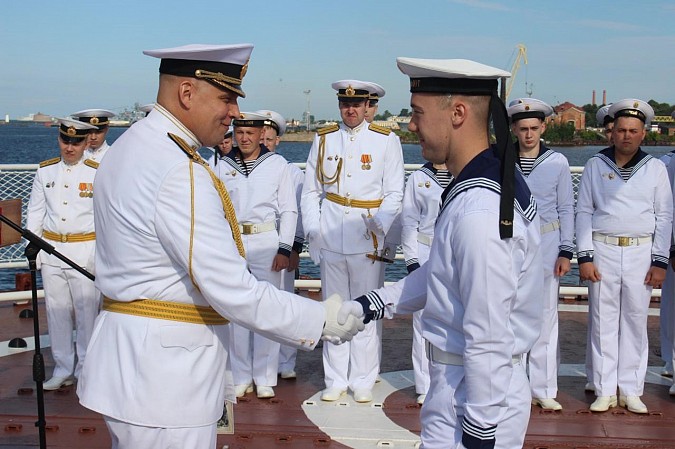 Делегация Кинешемского района побывала на противолодочном корабле «Североморск» фото 4