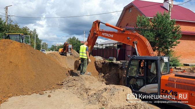 На ул.Декабристов меняют часть коллектора, стоки из которого заливали дома фото 12