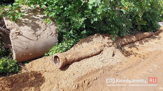 На ул.Декабристов меняют часть коллектора, стоки из которого заливали дома фото 16
