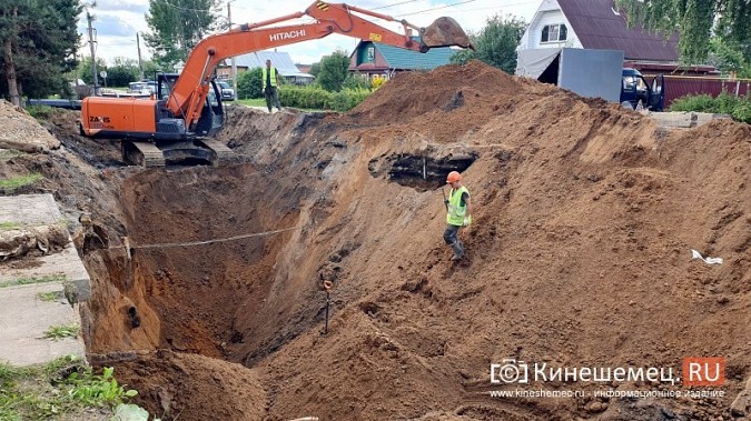 На ул.Декабристов меняют часть коллектора, стоки из которого заливали дома фото 19