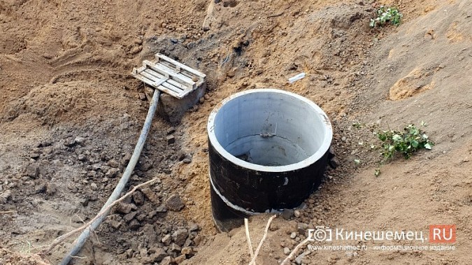 На ул.Декабристов меняют часть коллектора, стоки из которого заливали дома фото 6