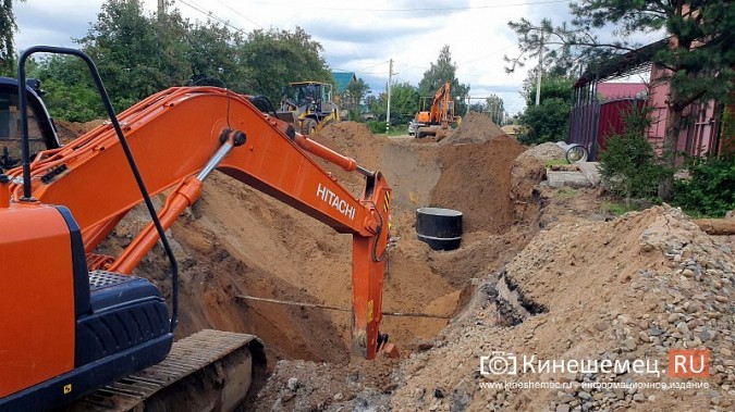 На ул.Декабристов меняют часть коллектора, стоки из которого заливали дома фото 8