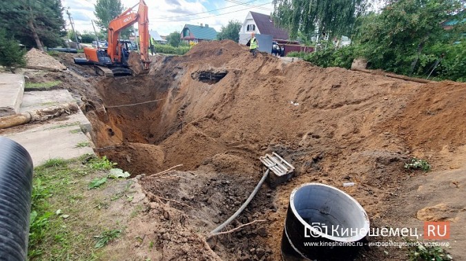На ул.Декабристов меняют часть коллектора, стоки из которого заливали дома фото 5