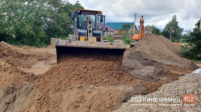 На ул.Декабристов меняют часть коллектора, стоки из которого заливали дома фото 20