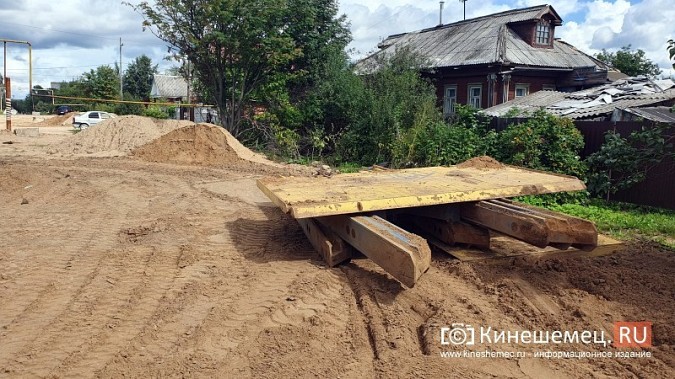 На ул.Декабристов меняют часть коллектора, стоки из которого заливали дома фото 23