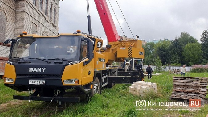 В Кинешме водрузили купол и крест на строящийся храм Николая Чудотворца фото 4