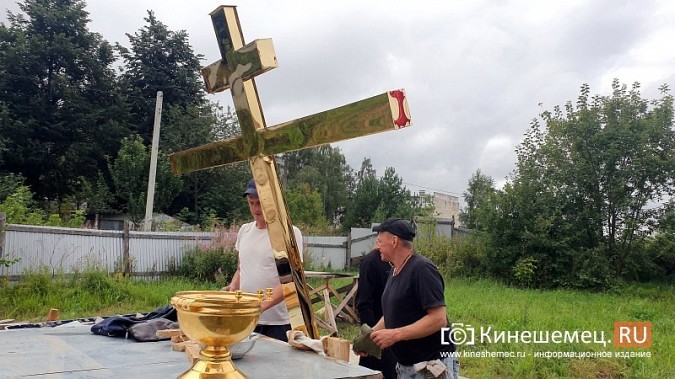 В Кинешме водрузили купол и крест на строящийся храм Николая Чудотворца фото 7