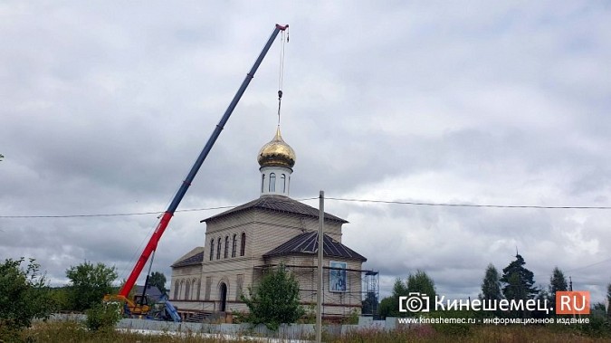 В Кинешме водрузили купол и крест на строящийся храм Николая Чудотворца фото 2