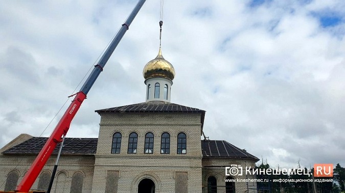 В Кинешме водрузили купол и крест на строящийся храм Николая Чудотворца фото 3