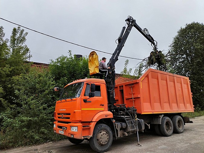 С улиц Кинешмы вывезено еще 1770 кубических метров веток и мусора фото 2