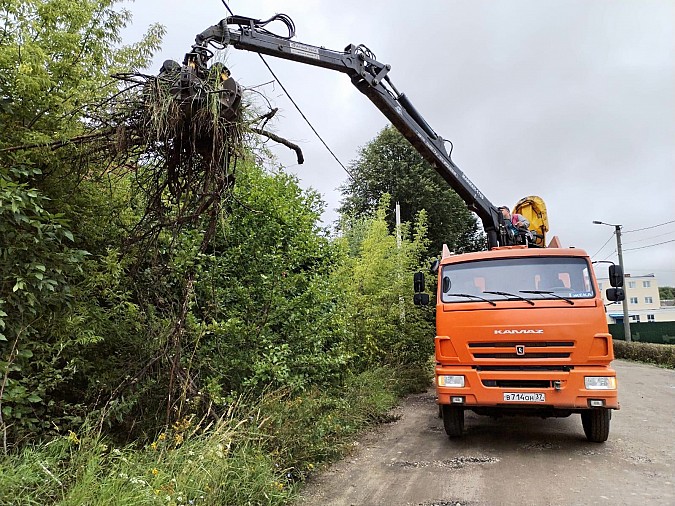 С улиц Кинешмы вывезено еще 1770 кубических метров веток и мусора фото 3