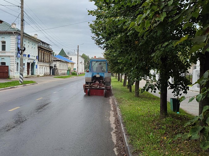 Накануне 1 сентября в Кинешме обновляют разметку на пешеходных переходах фото 4