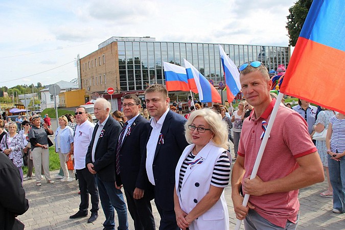 В День Российского флага в Кинешме развернули 10-метровый триколор фото 5