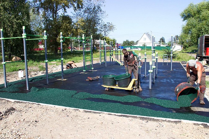 Завершается строительство площадки  для занятий воркаутом на ул.Гагарина фото 2