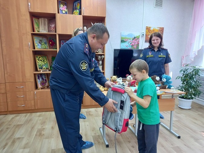 Сотрудники и осужденные кинешемской колонии №3 приняли участие в акции «Собери ребенка в школу» фото 3