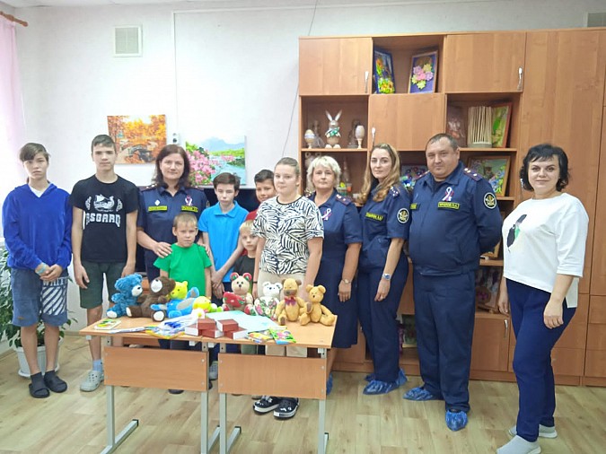 Сотрудники и осужденные кинешемской колонии №3 приняли участие в акции «Собери ребенка в школу» фото 2