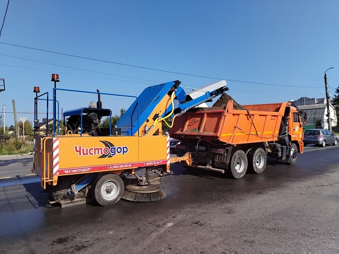 На улицы Кинешмы вновь вышла подметальная машина фото 2