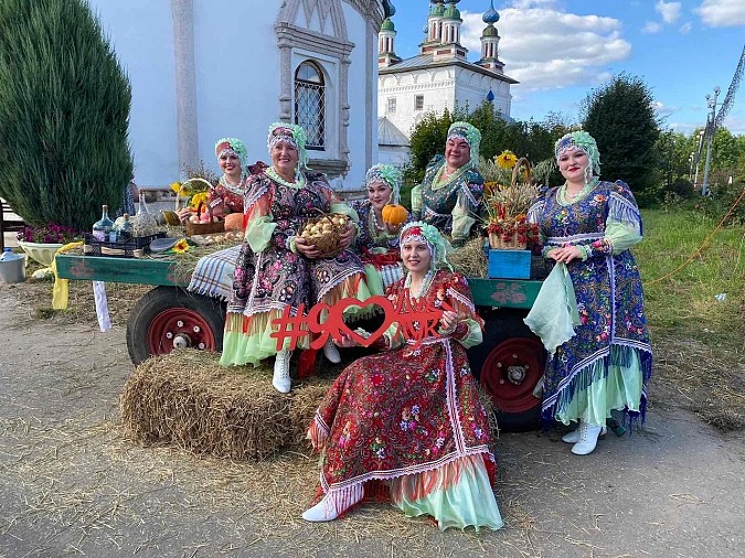 Народный ансамбль «Горлица» выступил на фестивале «Лук-Лучок» фото 3