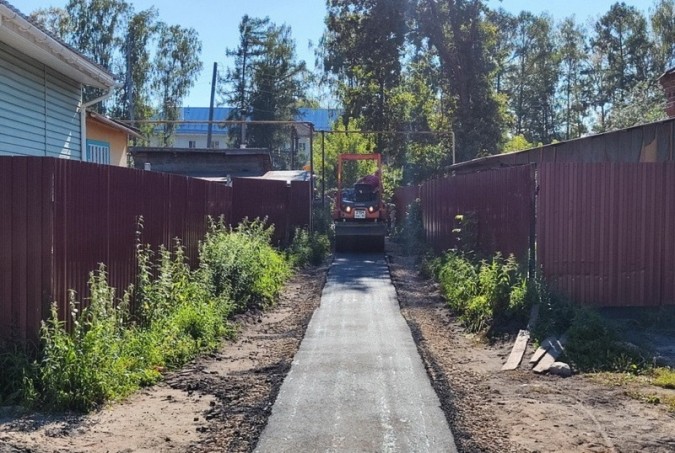 Между улицами Желябова и Боборыкина отремонтировали пешеходную дорожку фото 2