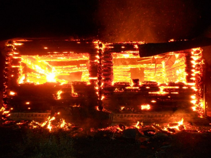 В Ивановской области сгорел деревянный дом фото 4