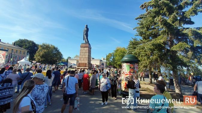 Сотни кинешемцев и гостей города посетили фестиваль «Кинешма купеческая» фото 10