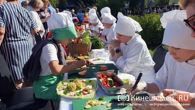 Сотни кинешемцев и гостей города посетили фестиваль «Кинешма купеческая» фото 12