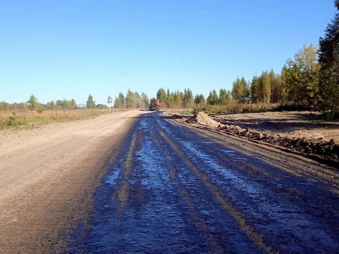 В селе Первомайский продолжается ремонт дороги по ул. Садовой фото 2