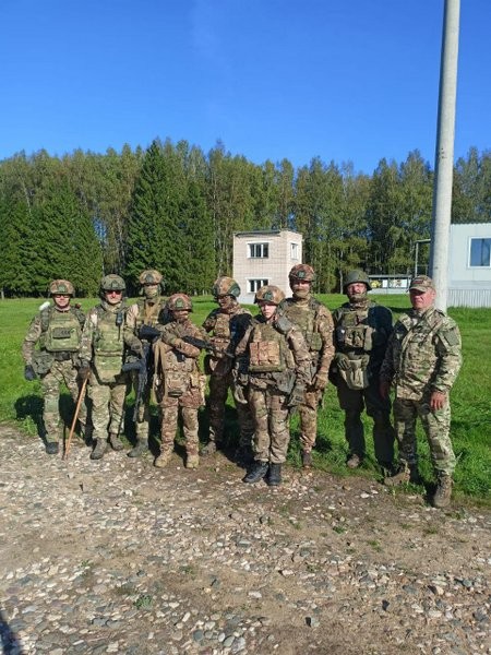 Воспитанники клуба «Ратник» постреляли из АК-74 и пулемета ПКМ на полигоне академии РХБЗ фото 2