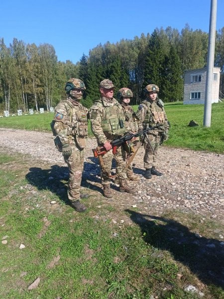 Воспитанники клуба «Ратник» постреляли из АК-74 и пулемета ПКМ на полигоне академии РХБЗ фото 4