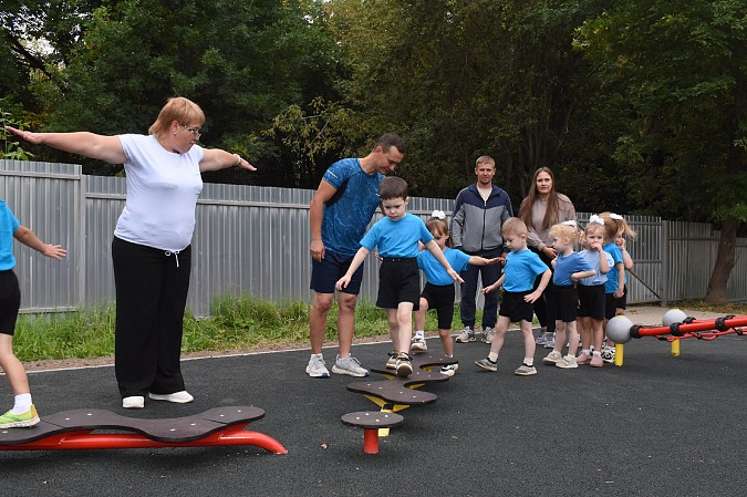 В детском саду №32 открылась современная спортивная игровая площадка фото 5